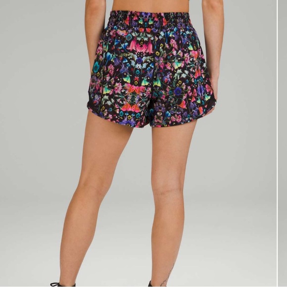 Lululemon Hotty Hot High Rise Lined Short 4” - Picture 4 of 7